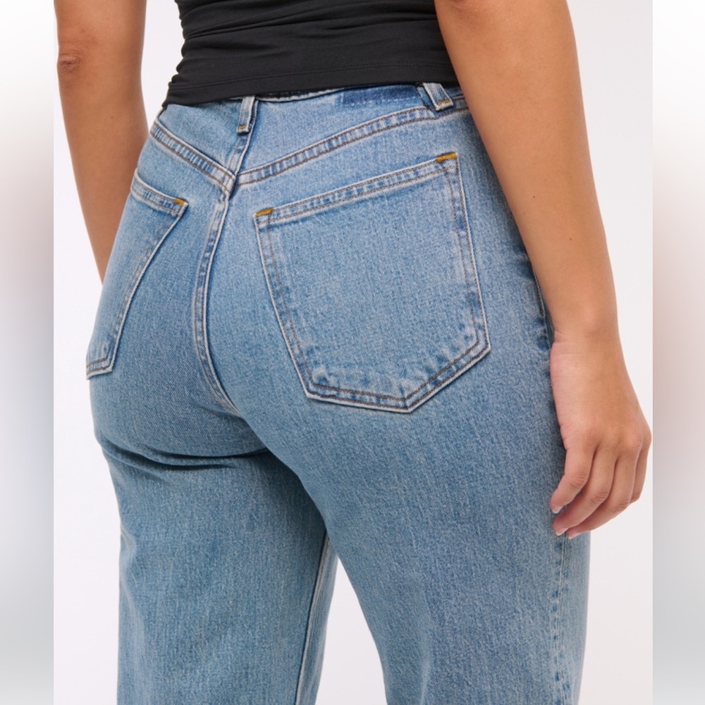 NWT Curve Love Ultra High Rise 90’s Straight Jean - Picture 4 of 4